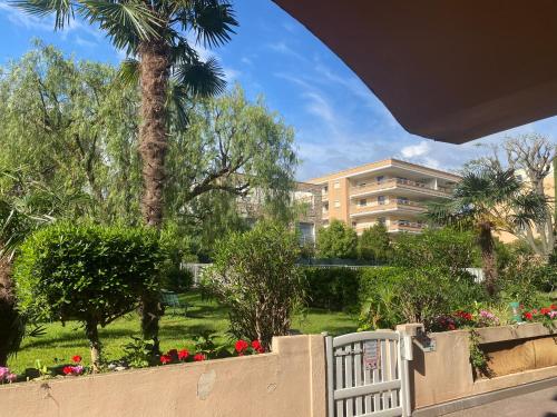 Garden, Juan les pins in Le Fournel