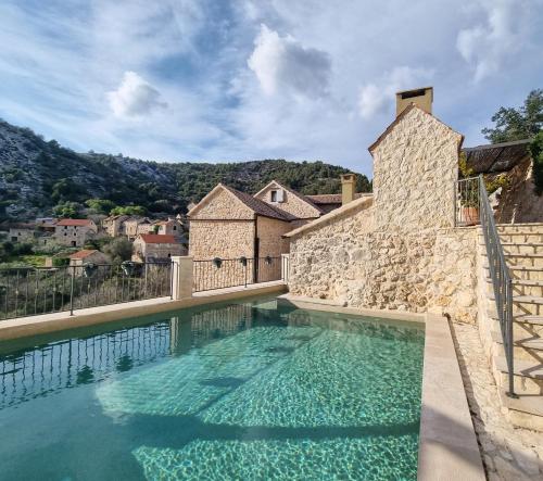 B&B Hvar - Apartments Fulmin in an ethno eco village with swimming pool - Bed and Breakfast Hvar