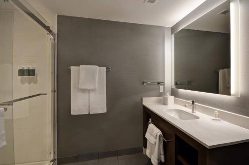 Residence Inn by Marriott New Orleans French Quarter Area/Cen B - image 2