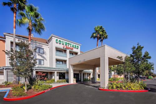 Courtyard by Marriott Oakland Airport