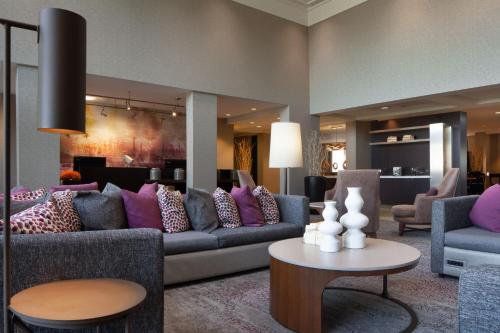 Courtyard by Marriott Oakland Airport