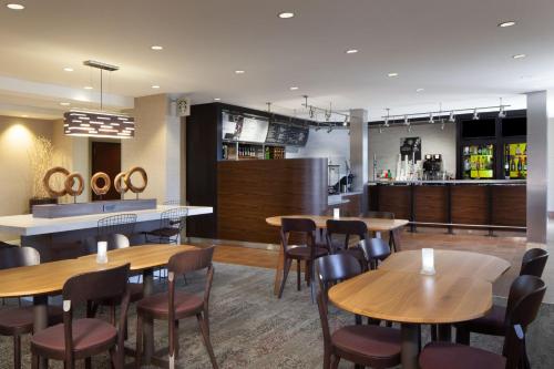 Courtyard by Marriott Oakland Airport