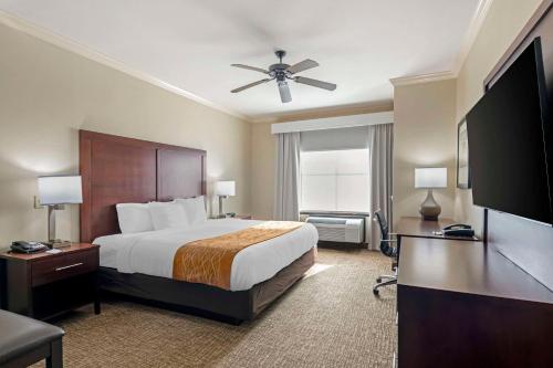 Comfort Inn & Suites Fort Worth - Fossil Creek