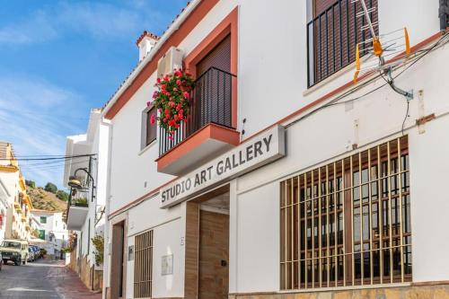 Sleep in a real art gallery
