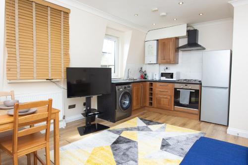 Evergreen Apartments-Flat 5, London