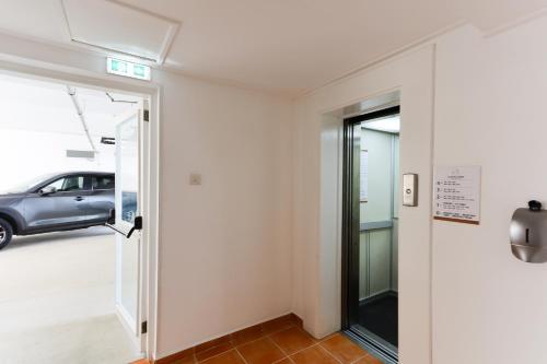 Axiothea Hotel - image 3