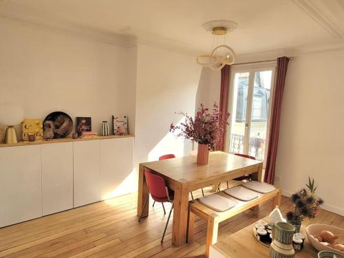 Very bright and spacious apartment in Paris