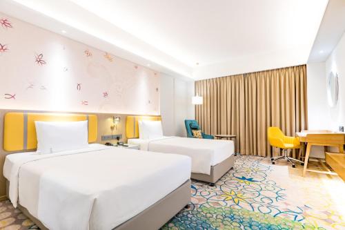 Standard Twin Room image 1