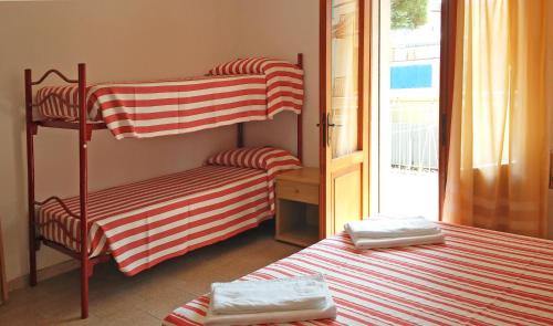 Quadruple Room with Private Bathroom image 7