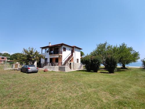 Bright, Beachfront Apartment with free parking and garden, Vourvourou (fotografie 8)