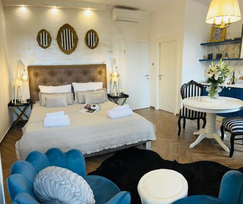  La Dolce Vita luxury Apartments with BEST FREE PRIVATE PARKING IN CITY CENTER in Pula