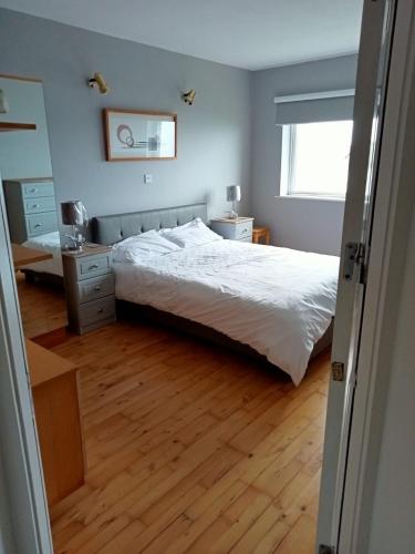Sunnyside View Apartment -modern & cosy apartment with magnificent views to match in Youghal