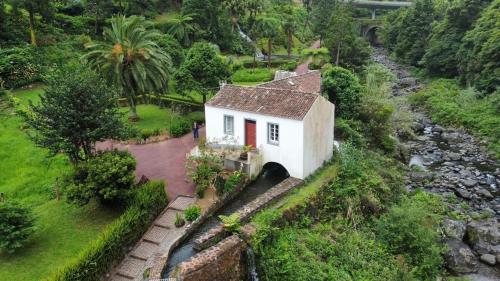 Ribeira do Guilherme - Watermill house Botanic Garden