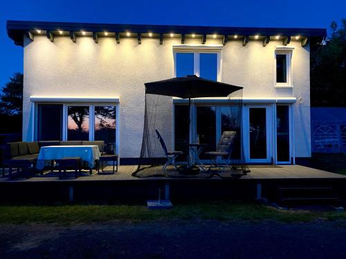 House of Happiness mit Seeblick in Hungen