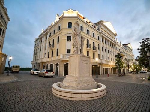 Lucasta Hotel Ha Long - 숙소 외관