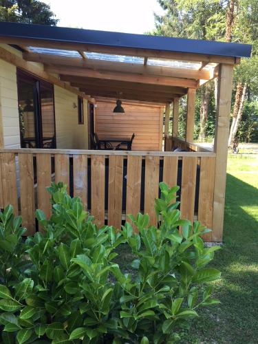 Chalet met Veranda en whirlpool gelegen in NP Drents Friese Wold, camping met zwembad 70 in Wateren