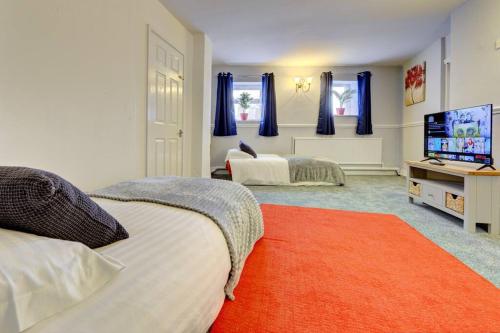 6 bedrooms, sleeps up to 16, secure parking space & comfort