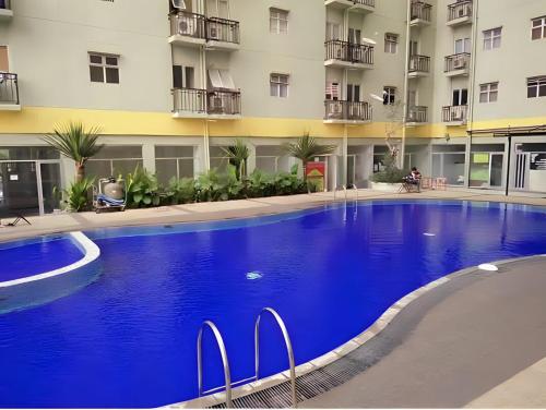 Swimming pool, The Suites Metro By KS Apartment in Kiaracondong