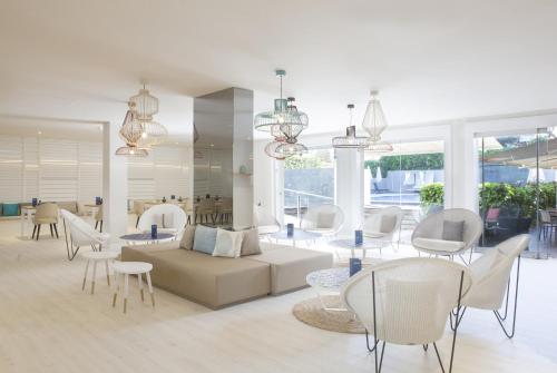 酒吧/休闲厅, 伊贝尔索尔安泰玛尔酒店-仅限成人 (Ibersol Antemare) in 锡切斯