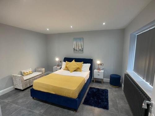 Newly refurbished 4 Bedroom House-Sleep 8-Free parking gîte à louer Slough Trading Estate