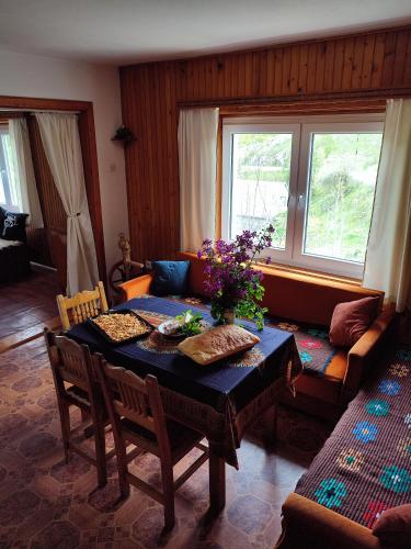 Ēdiens un dzērieni, Čemerno Cottage (Cemerno Cottage) in Gacko