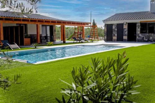2 bedrooms, 4 beds