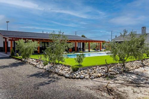 4 bedrooms, 8 beds