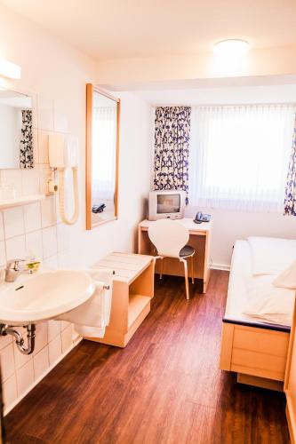 1 twin bed
