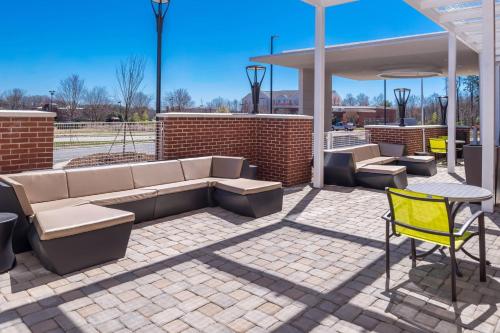 SpringHill Suites by Marriott Greensboro Airport - image 10