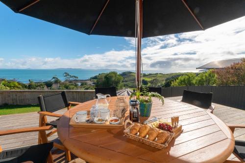 . Luxury Lookout - Cable Bay Holiday Home