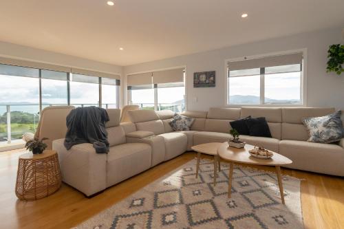 Luxury Lookout - Cable Bay Holiday Home
