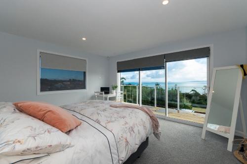 Luxury Lookout - Cable Bay Holiday Home