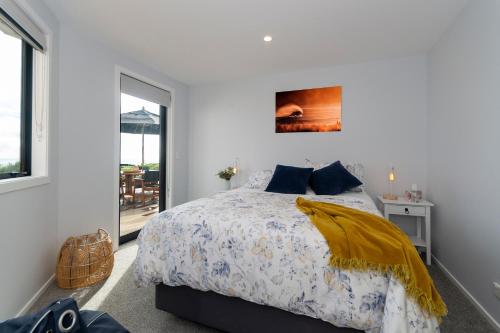 Luxury Lookout - Cable Bay Holiday Home