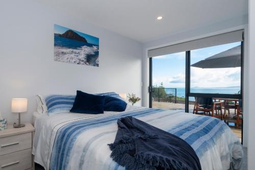 Luxury Lookout - Cable Bay Holiday Home