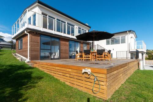 Luxury Lookout - Cable Bay Holiday Home