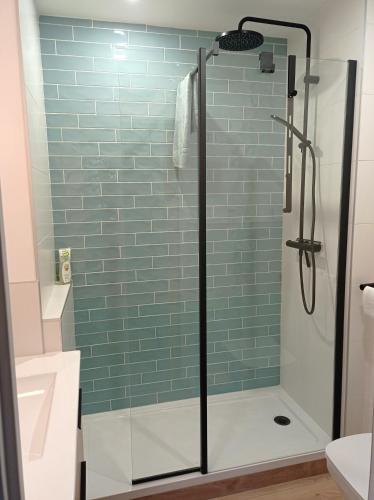 Chambre et salle de bain de privée proche de Pau 5