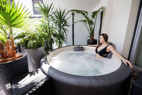 Pezsgőfürdő, Zemplén Terrace - luxusapartman a belvárosban kültéri fedett jacuzzival (Zemplen Terrace - luxusapartman a belvarosban kulteri fedett jacuzzival) in Miskolc Városközpont
