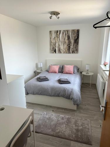 2 Bed modern apartment, Cornwall