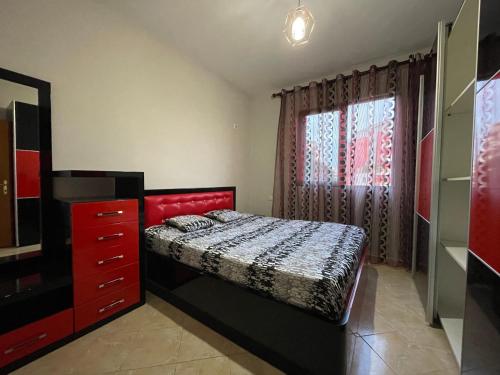 Private Rooms 2 - City & Mountain Views & Free Parking & WiFi, Tirana (Foto 3)