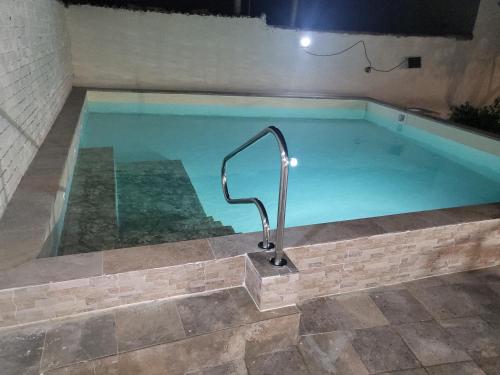 Casa Rural Oasis, una casa rural en Puertollano, agradable, con Piscina en zona tranquila