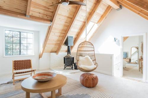 Wild Olive Lodge ° Serene grandma chíc getaway cabin in Running Springs, USA