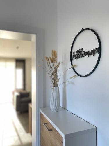 Barrierefreie Ferienwohnung in Winterscheid nahe Köln Bonn bis 4 Personen mit Netflix und mehr (Barrierefreie Ferienwohnung in Winterscheid nahe Koln Bonn bis 4 Personen mit Netflix und mehr)