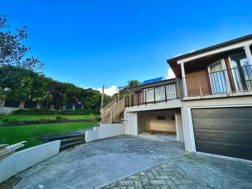 Elegant House in East Auckland - Accommodation