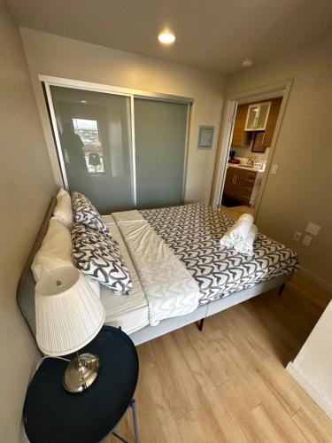 Cozy 1 Bedroom at Santa Monica