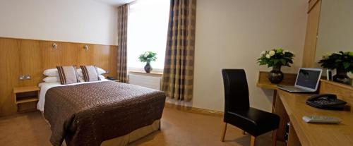 Blooms Hotel - image 5