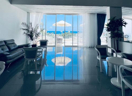 Adelais Bay Hotel - image 10