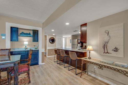 Hol. Surf & Racquet Club 717D by RealJoy - image 11