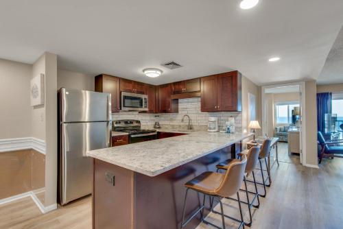 Hol. Surf & Racquet Club 717D by RealJoy - image 14