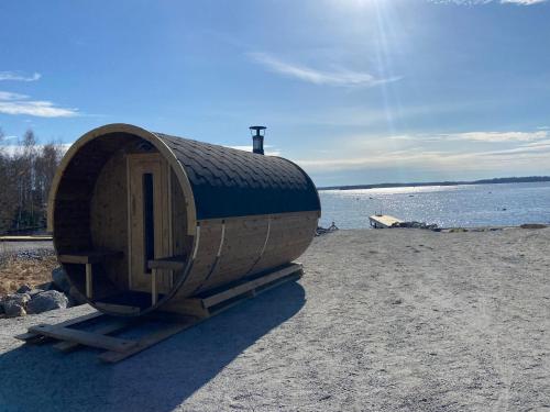 StrandRo - mokki jarven rannalla in Larsmo