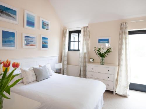 Corner Cottage Shaftesbury - main image